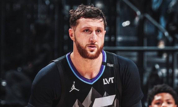 世界杯官方安装-努尔基奇砍16分18板10助，与卡尔-马龙和基里连科齐名爵士队史